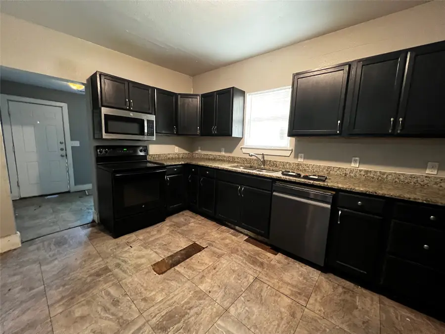 925 W Nelson Street, Denison, TX 75020 - #2