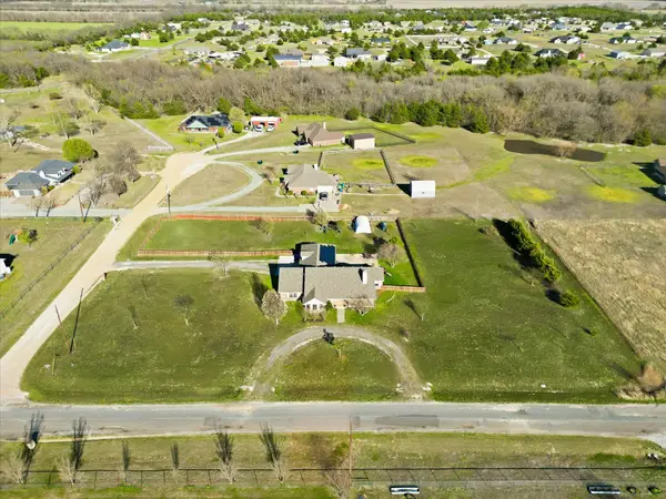 112 Harli Drive, Trenton, TX 75490