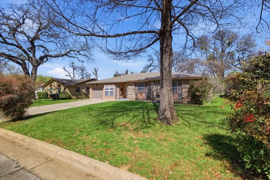 800 Brownstone Street, Euless, TX 76039 - #2