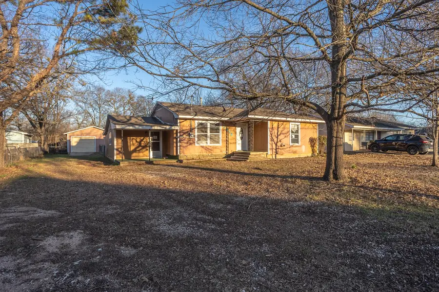 1414 Rice Avenue, Gainesville, TX 76240 - #2