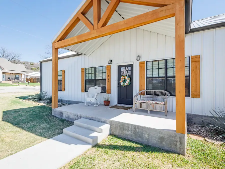 206 N 8th Street, Santa Anna, TX 76878 - #2