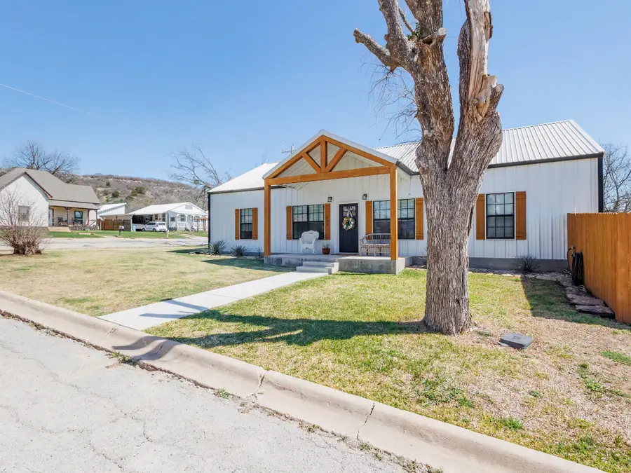 206 N 8th Street, Santa Anna, TX 76878 - #3