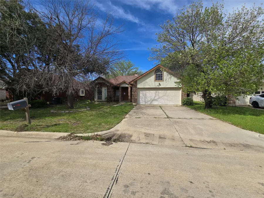921 Meadowdale Road, Arlington, TX 76017 - #2