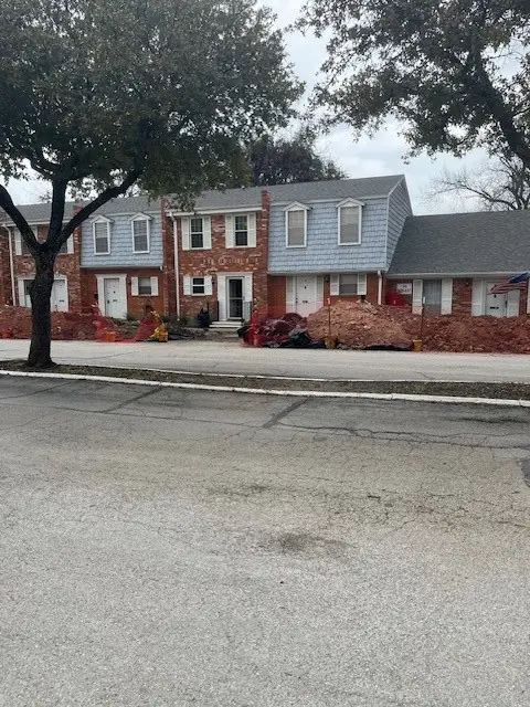 933 Roaring Springs Road, Fort Worth, TX 76114