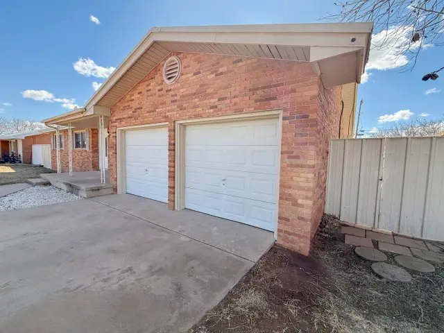 505 17th Street, Seagraves, TX 79359 - #2