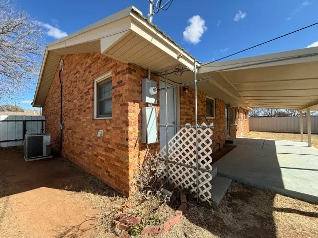 505 17th Street, Seagraves, TX 79359 - #3