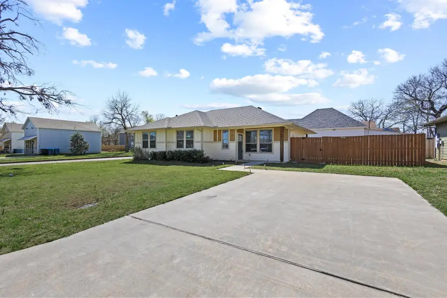 401 N Mirick Avenue, Denison, TX 75020 - #3