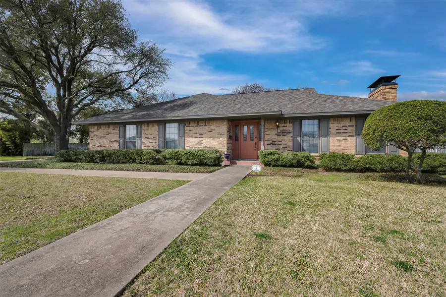 9 Quail Run Street, Gainesville, TX 76240 - #2