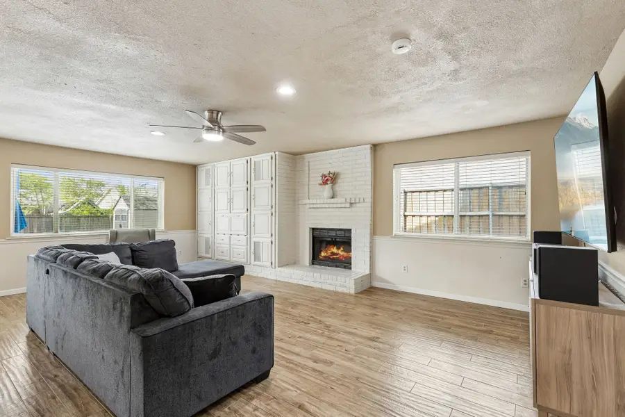 304 Lark Lane, Euless, TX 76039 - #3