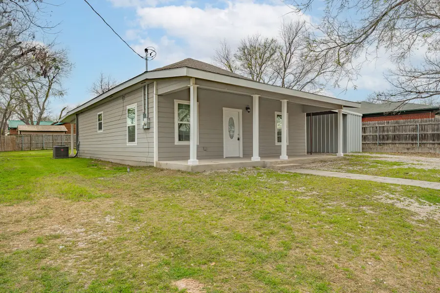 302 W Armstrong Avenue, Comanche, TX 76442 - #2