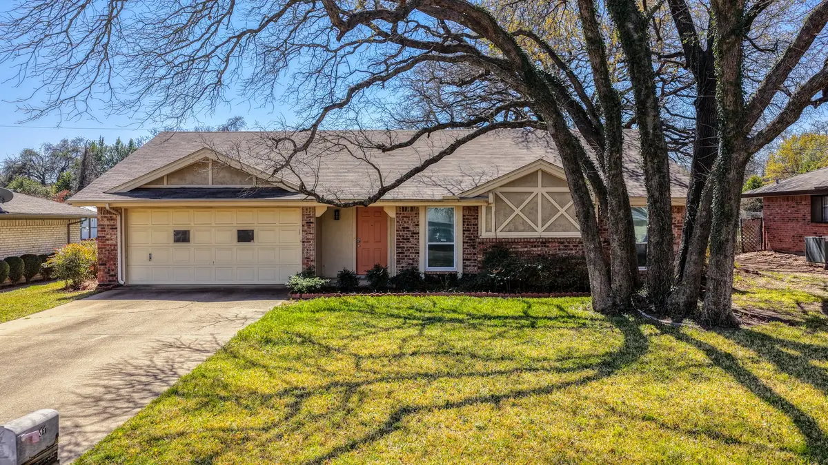 201 Pecan Street, Azle, TX 76020 - #1