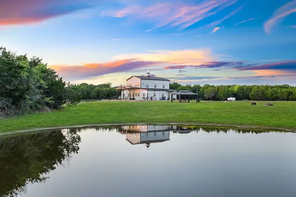 116 Creekview Drive, Blum, TX 76627