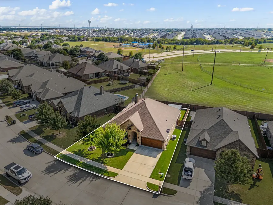 265 Hilltop Drive, Justin, TX 76247 - #2