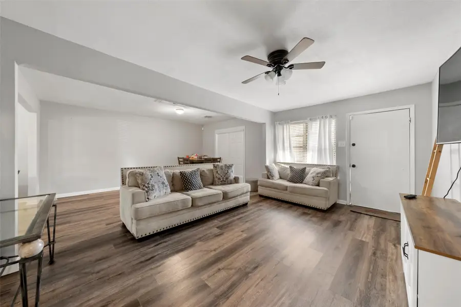 706 Horseshoe Drive, Beverly Hills, TX 76711 - #3