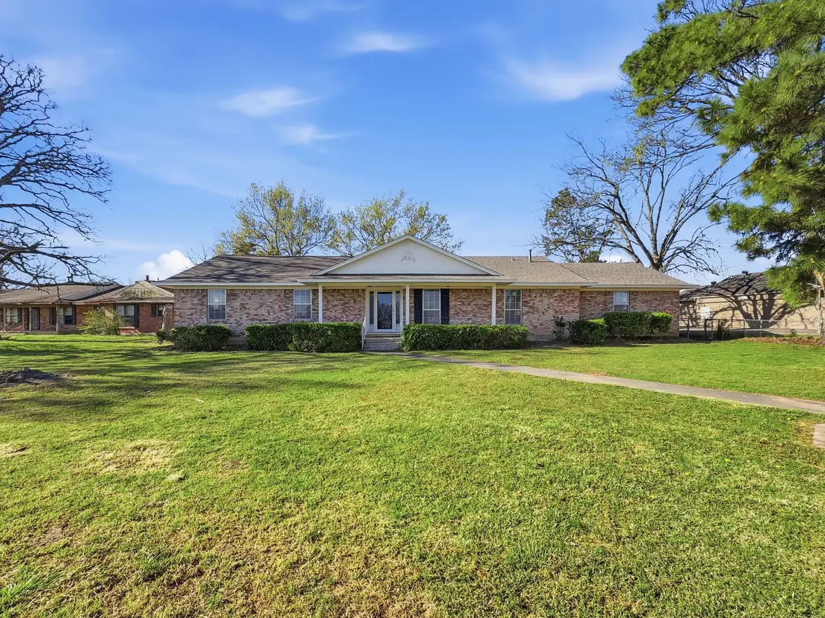 312 Charlie Drive, Whitesboro, TX 76273 - #1