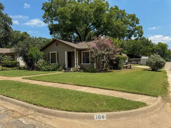 104 Dixon Street, Cleburne, TX 76033
