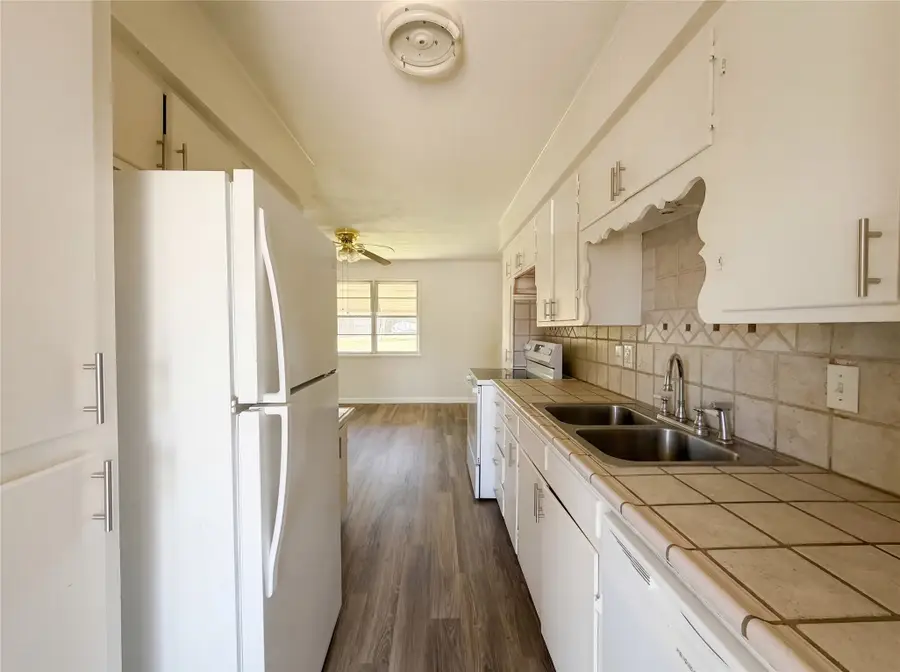 520 Hillside Drive, Sherman, TX 75090 - #3