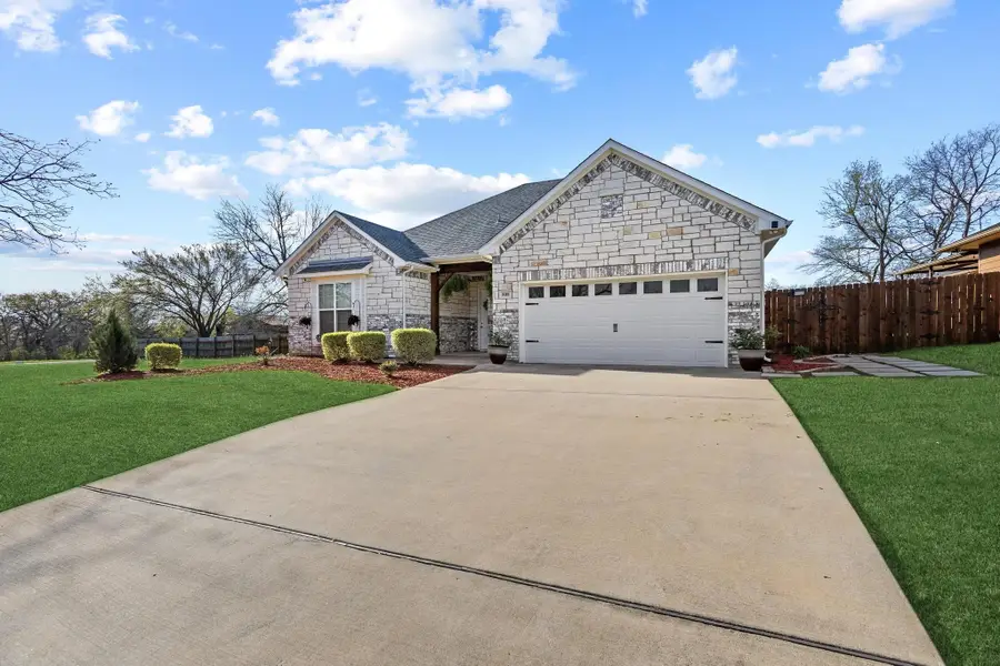 808 E 6th Street, Bonham, TX 75418 - #2