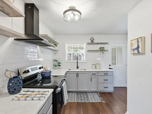 1310 E Lovers Lane, Arlington, TX 76010