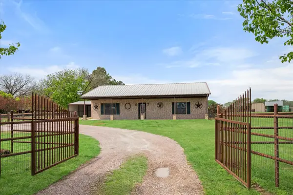 504 N Texas Street, Tioga, TX 76271