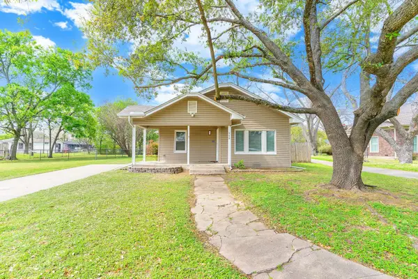 914 Prairie Avenue, Cleburne, TX 76033