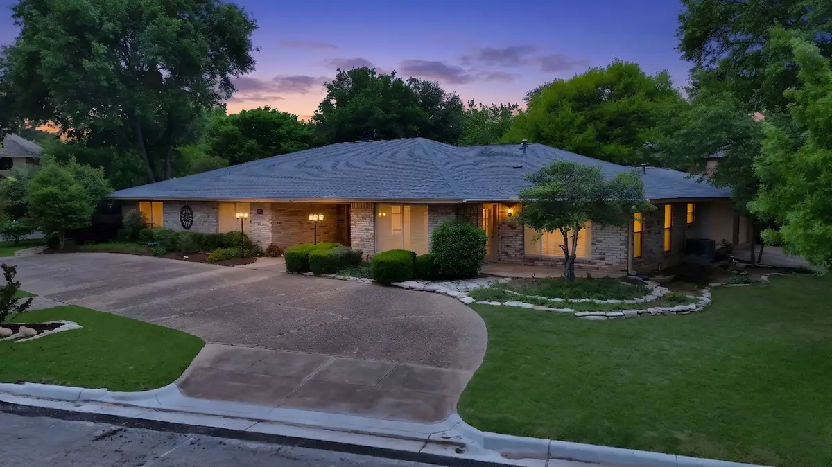 1008 Loch Lomond Drive, Arlington, TX 76012 - #1