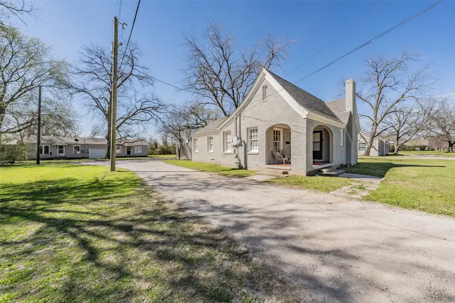 1734 E California Street, Gainesville, TX 76240 - #2