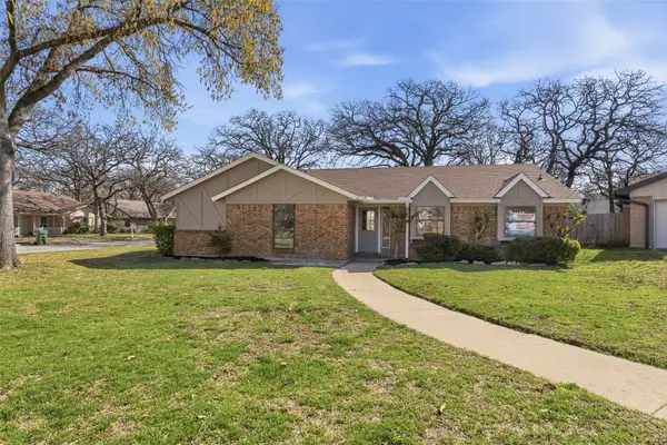 3801 Pleasant Wood Court, Arlington, TX 76016