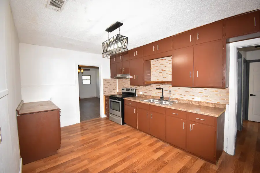 1511 S High Street, Brady, TX 76825 - #2