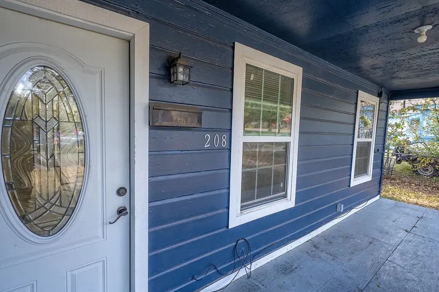 208 3rd Street, Whitesboro, TX 76273 - #2