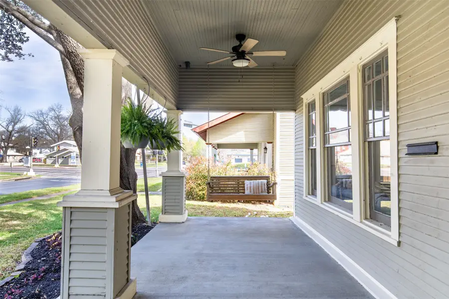 206 S Edgefield Avenue, Dallas, TX 75208 - #2