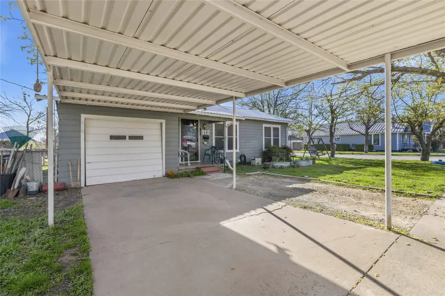 915 S Neches Street, Coleman, TX 76834 - #3