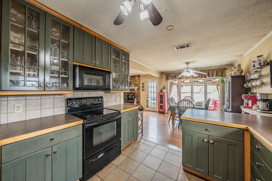 748 Regency Drive, Hurst, TX 76054 - #2