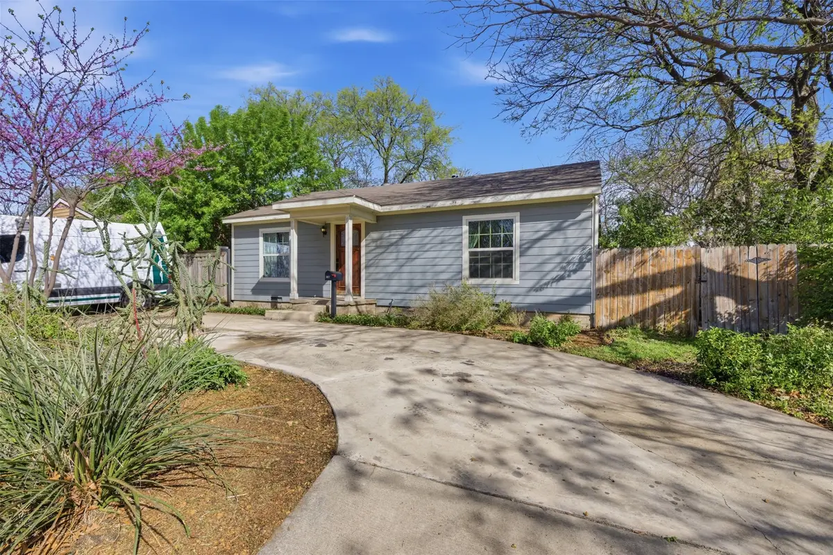 117 W Avenue E, Garland, TX 75040 - #1