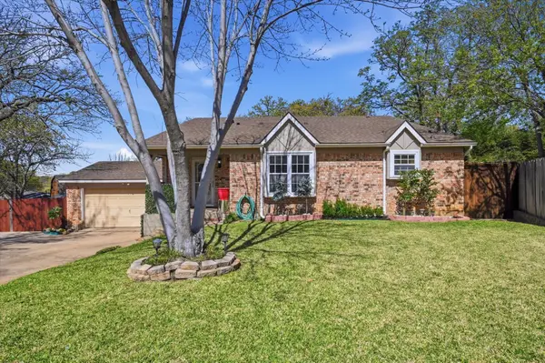 4900 Sagebrush Court, Arlington, TX 76017