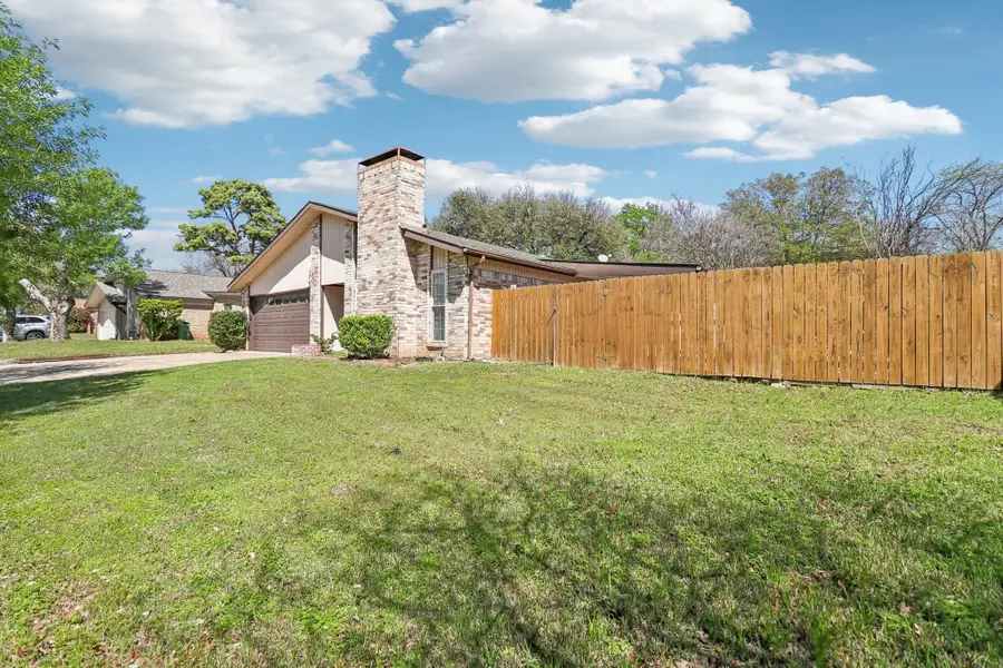 3216 Red Oak Lane, Bedford, TX 76021 - #3