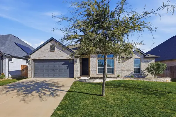 364 Sugar Creek Lane, Fort Worth, TX 76131