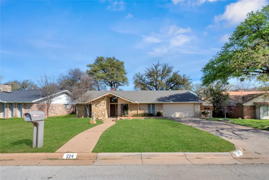 224 Plainview Drive, Hurst, TX 76054 - #2