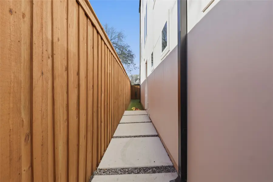 1121 Muncie Avenue, Dallas, TX 75212 - #2