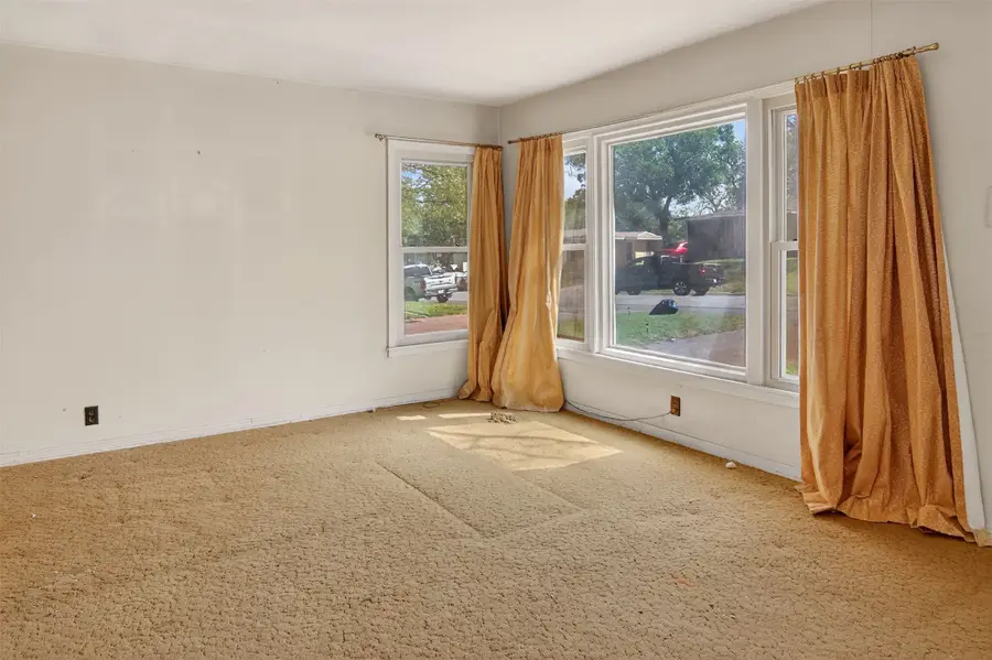 1224 S Brazos Street, Weatherford, TX 76086 - #2