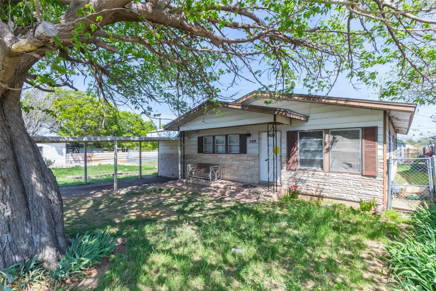 509 Scott Street, Tye, TX 79563 - #2