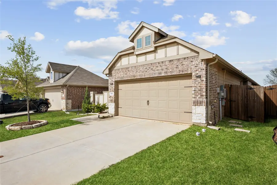 916 Crockett Street, Aubrey, TX 76227 - #2