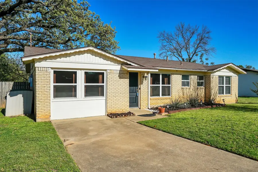 412 Fleming Drive, Hurst, TX 76053 - #2