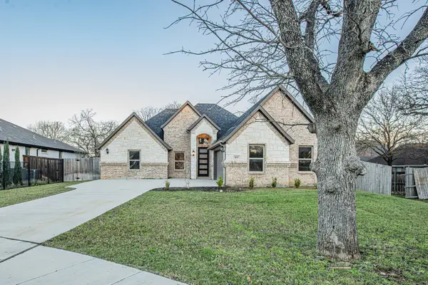1617 Sea Breeze Court, Azle, TX 76020