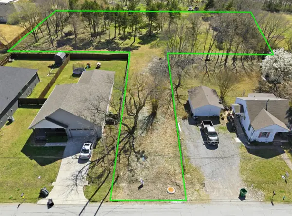 317 E Saunders Street, Trenton, TX 75490