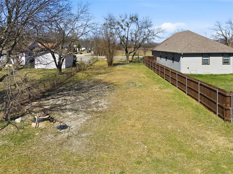 317 E Saunders Street, Trenton, TX 75490 - #2