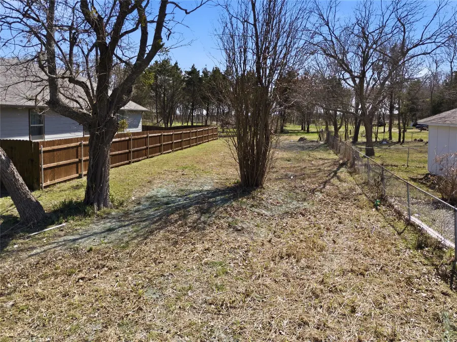 317 E Saunders Street, Trenton, TX 75490 - #3