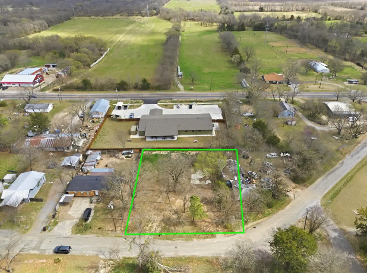 104 S Main Street, Bonham, TX 75418 - #1
