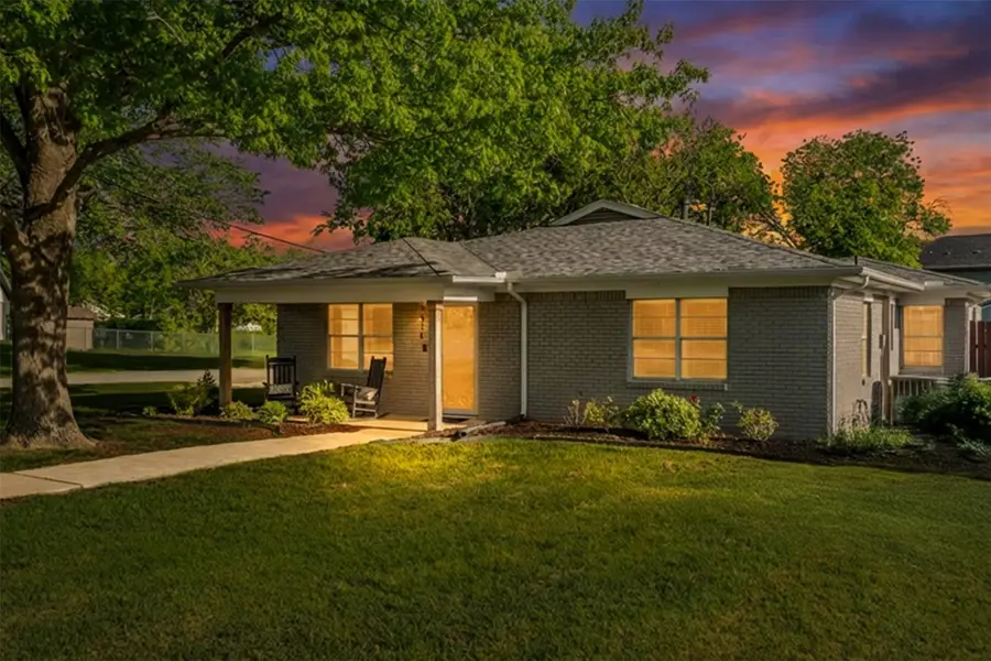 316 W 3rd Street, Justin, TX 76247 - #2