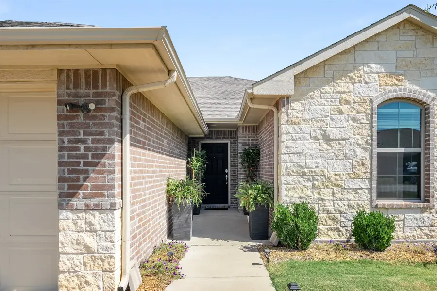 106 Willowbend Loop, Mabank, TX 75147 - #2